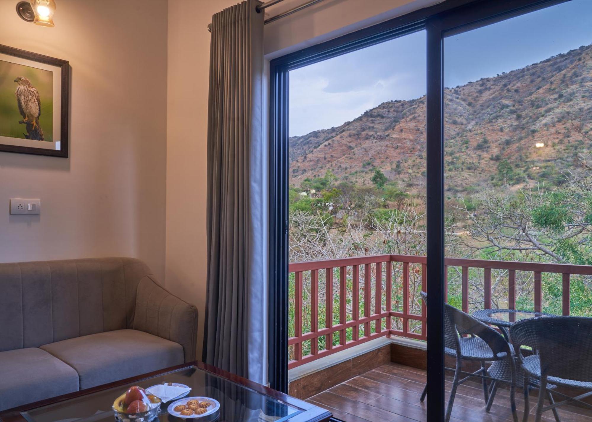 The Hunting Lodge Resort Udaipur - Villas & Pool Dabok エクステリア 写真