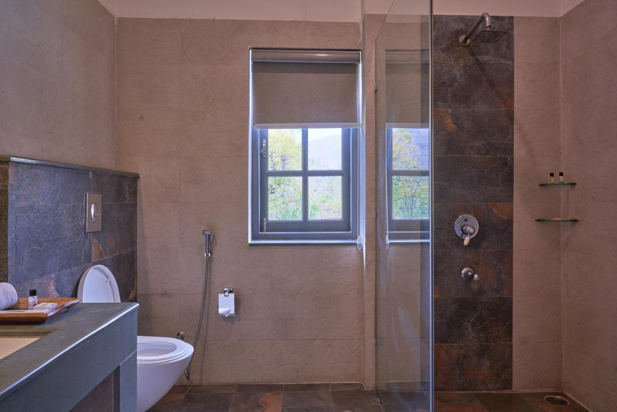The Hunting Lodge Resort Udaipur - Villas & Pool Dabok エクステリア 写真