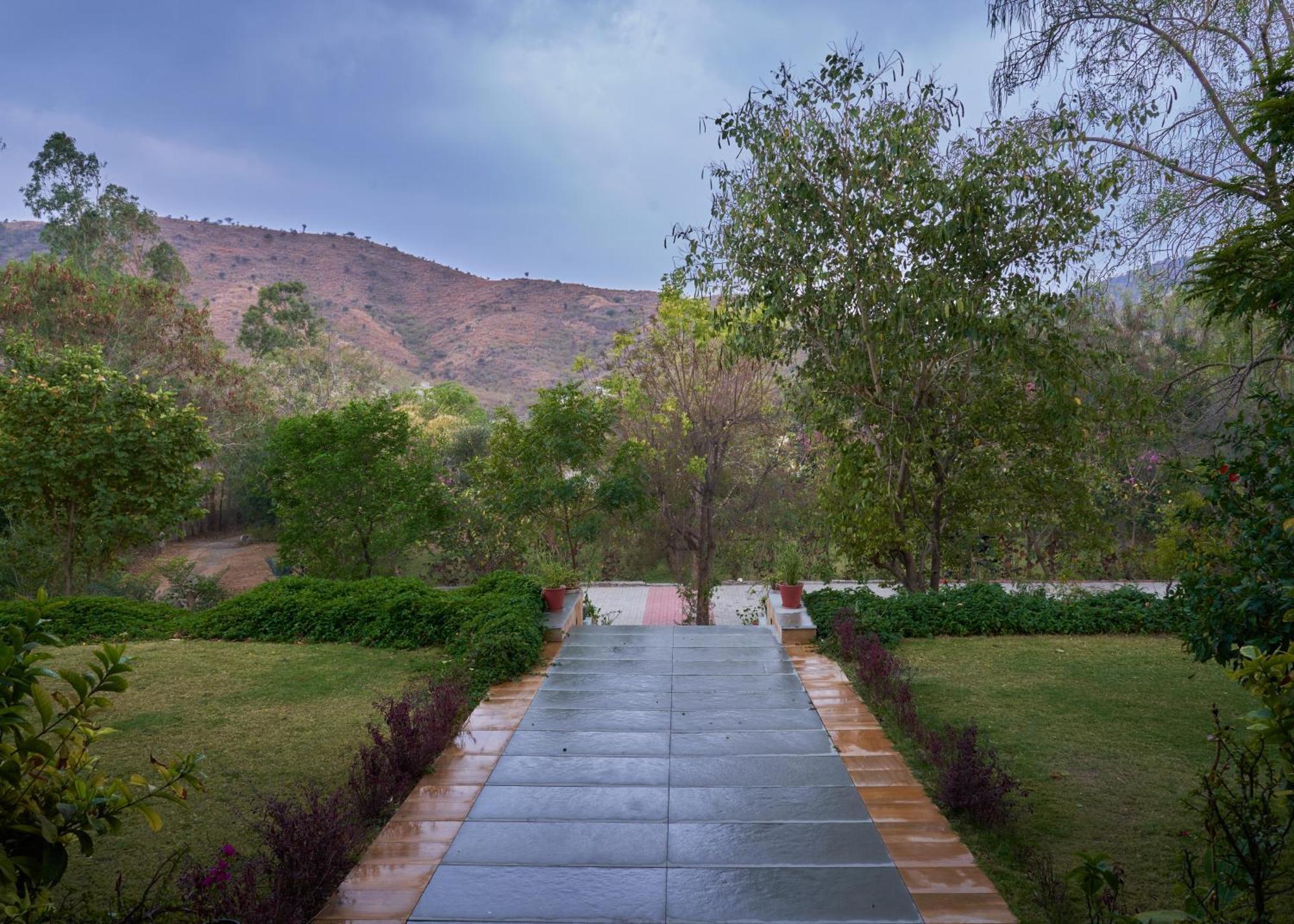 The Hunting Lodge Resort Udaipur - Villas & Pool Dabok エクステリア 写真