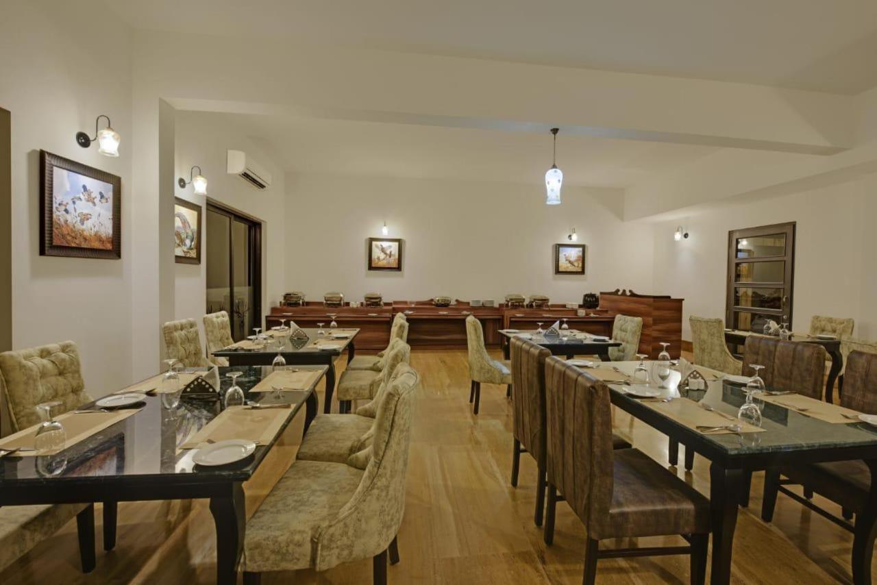 The Hunting Lodge Resort Udaipur - Villas & Pool Dabok エクステリア 写真