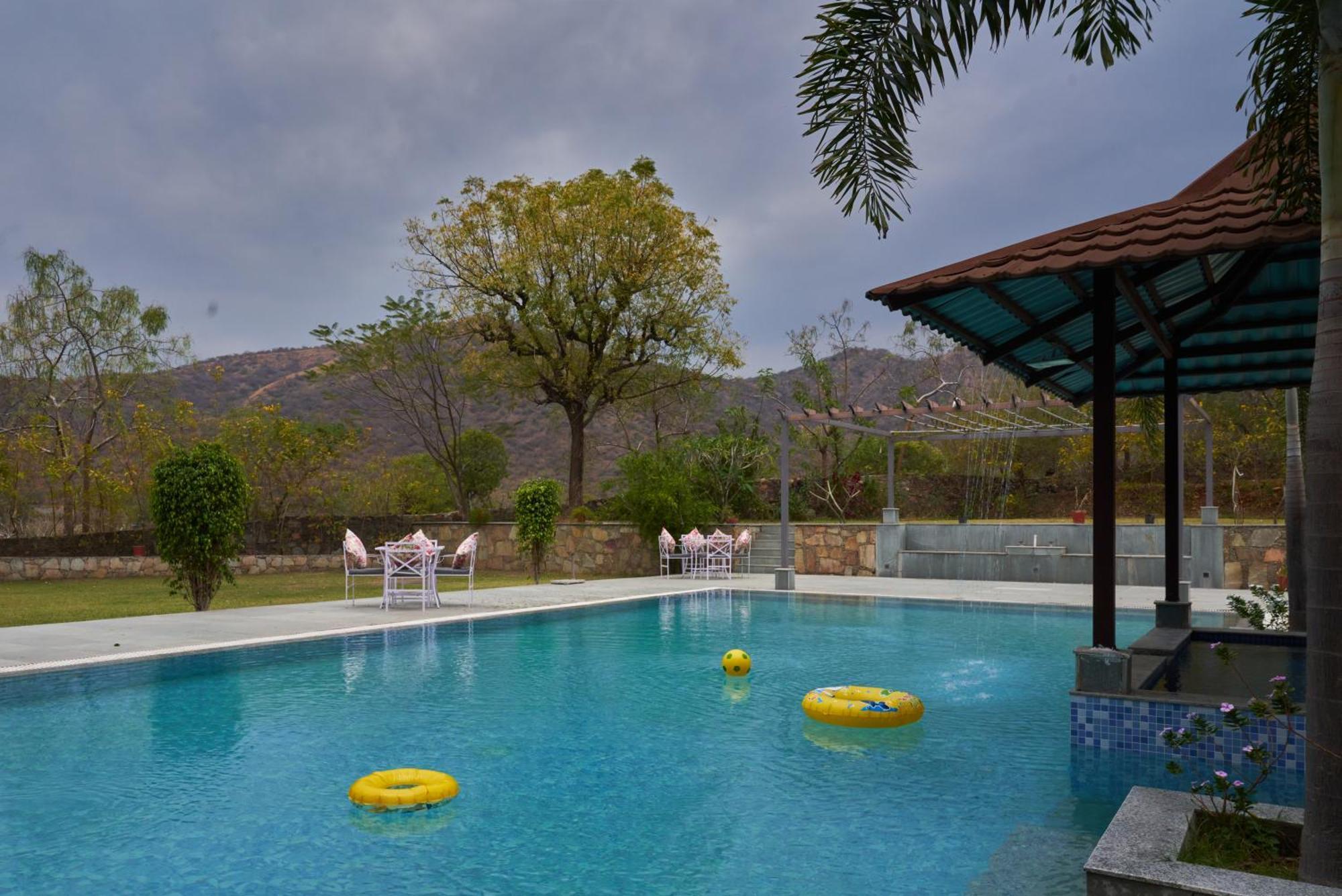 The Hunting Lodge Resort Udaipur - Villas & Pool Dabok エクステリア 写真