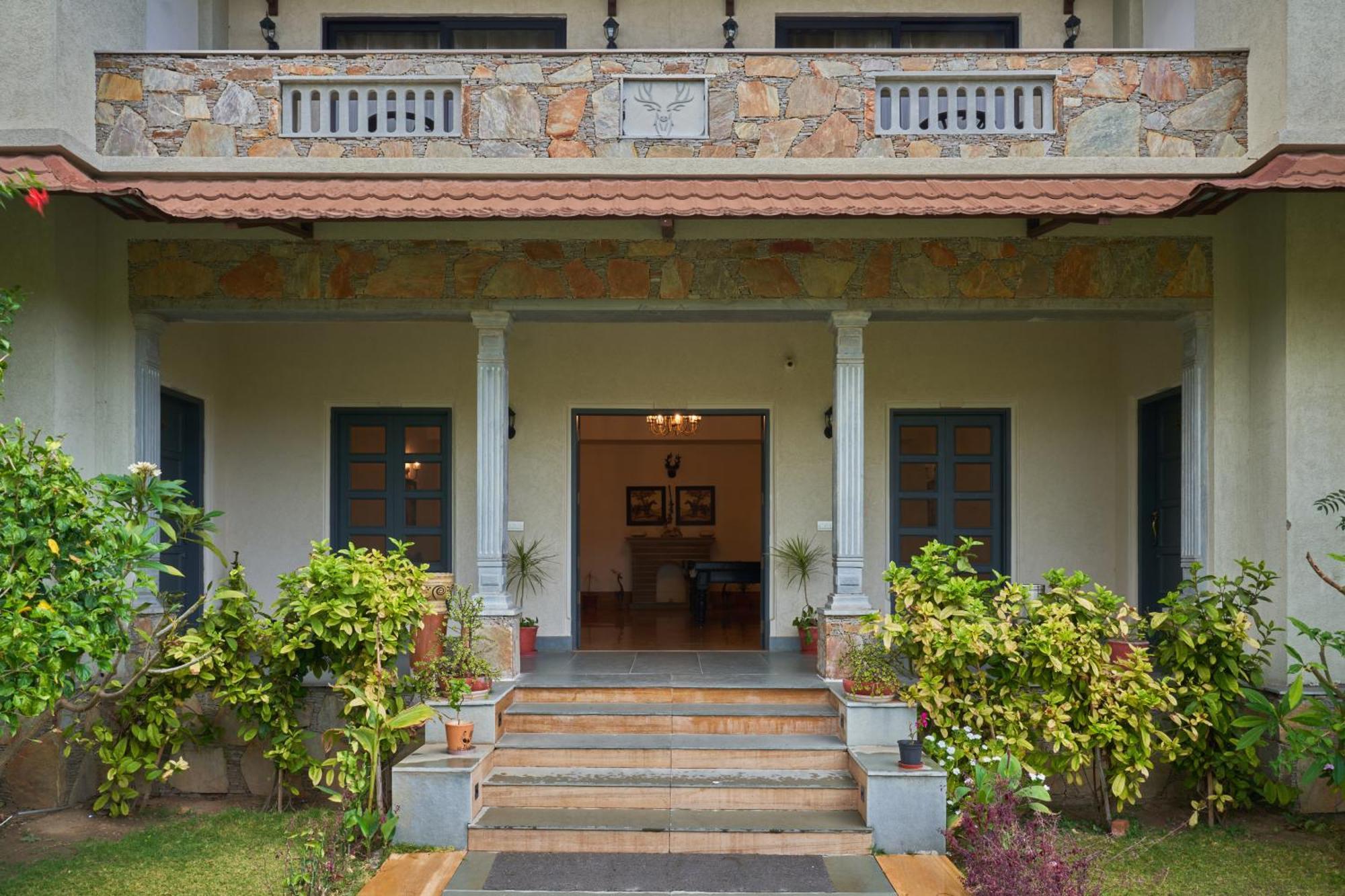 The Hunting Lodge Resort Udaipur - Villas & Pool Dabok エクステリア 写真