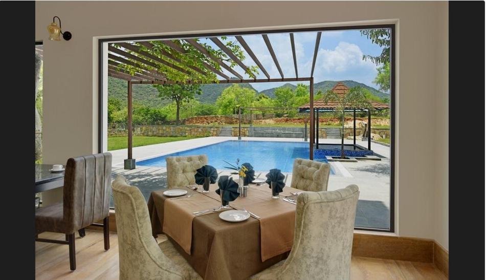 The Hunting Lodge Resort Udaipur - Villas & Pool Dabok エクステリア 写真